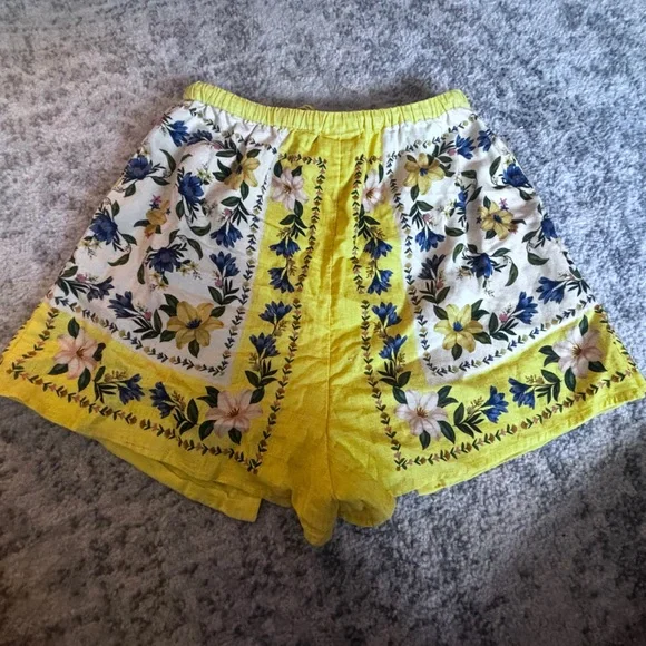 Anthropologie x Farm Rio Linen Blend Sunflower Shorts size: small - Picture 3 of 6